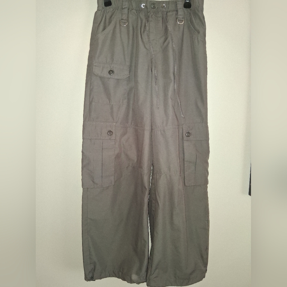 Wide Leg Cargo Pants in Gray - Casual Utility Style Never Worn